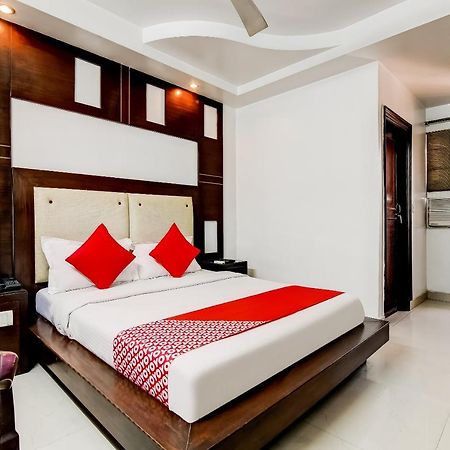 Oyo 7781 Hotel Sai International Új-Delhi Kültér fotó