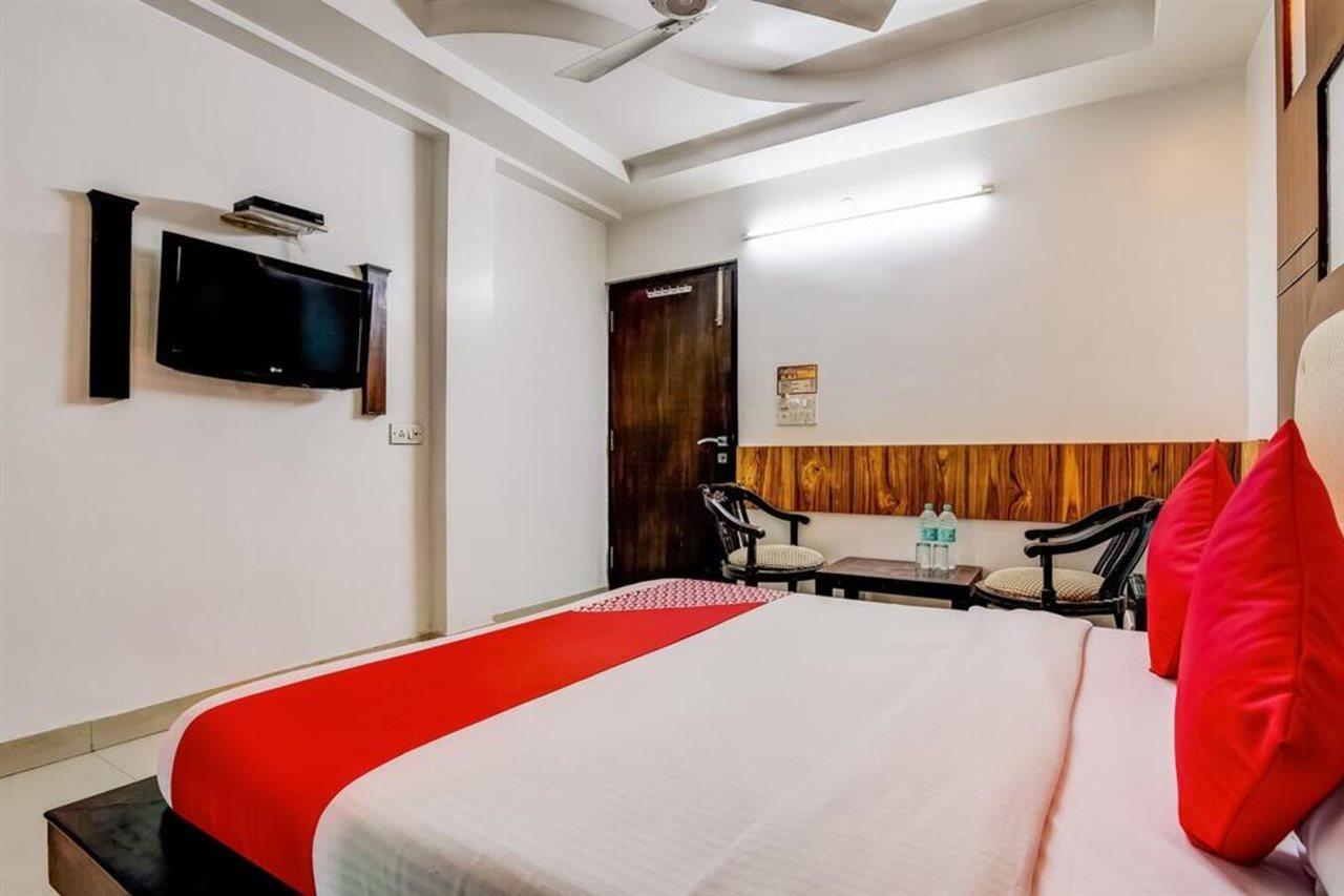 Oyo 7781 Hotel Sai International Új-Delhi Kültér fotó