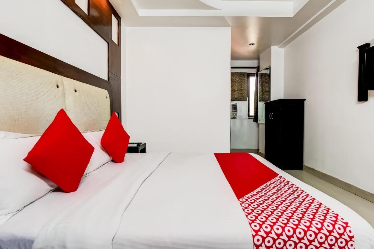 Oyo 7781 Hotel Sai International Új-Delhi Kültér fotó