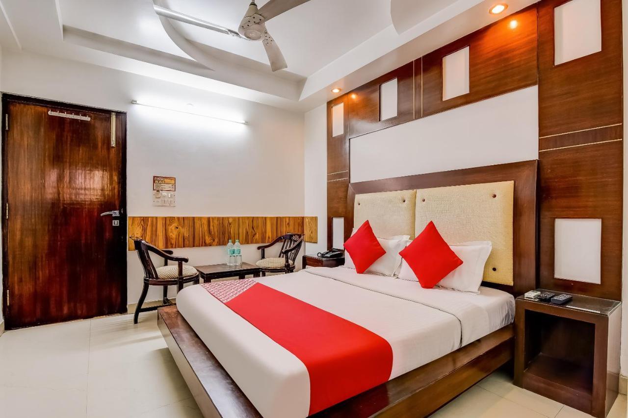 Oyo 7781 Hotel Sai International Új-Delhi Kültér fotó