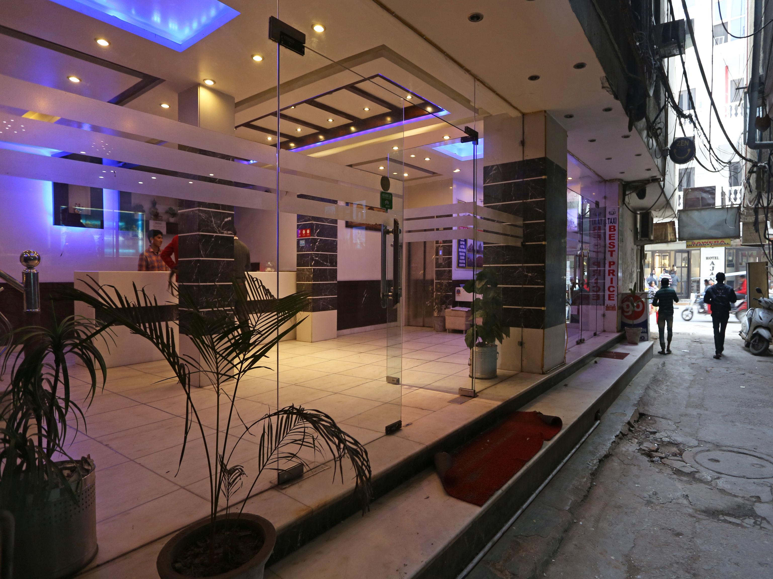 Oyo 7781 Hotel Sai International Új-Delhi Kültér fotó
