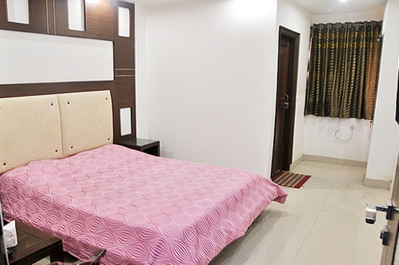 Oyo 7781 Hotel Sai International Új-Delhi Kültér fotó