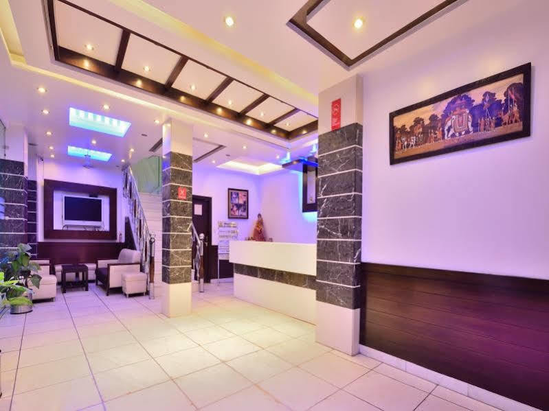 Oyo 7781 Hotel Sai International Új-Delhi Kültér fotó